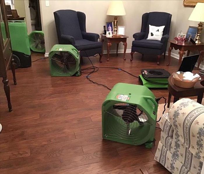 equipment drying out the hardwood floor with furnishing around